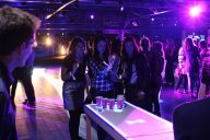 Rires et esprit de compétition pendant l’activité Beer Pong Digital by MadCityZen. | © MadCityZen